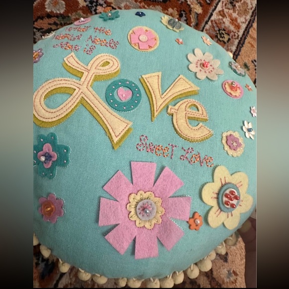 Natural Life Love Pillow and Be Happy Bag - Picture 4 of 9